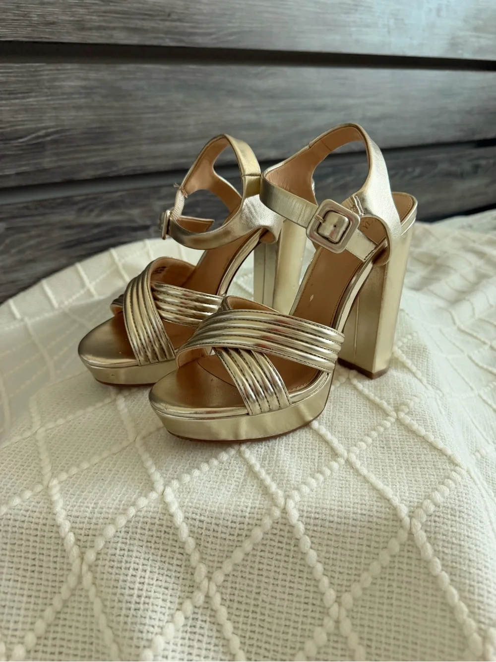 Jewel Badgley Mischka Gold Metallic Platform Block Heel Sandals